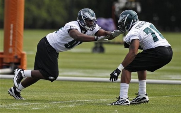 Eagles Fletcher Cox Shows Off His Speed And Quickness