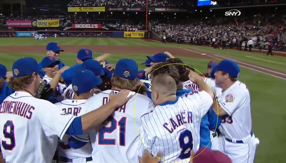 Mets Fan Sneaks Onto Field After Santana’s No-Hitter