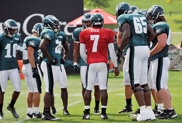 Michael Vick and Mike Kafka Are Both Battling Hand Injuries