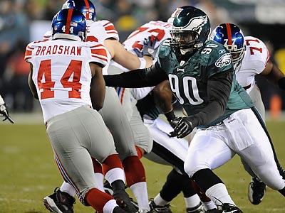 Eagles Bring Back Antonio Dixon