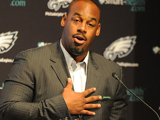 Donovan McNabb Retires As An Eagle Along With His Number 5 Jersey