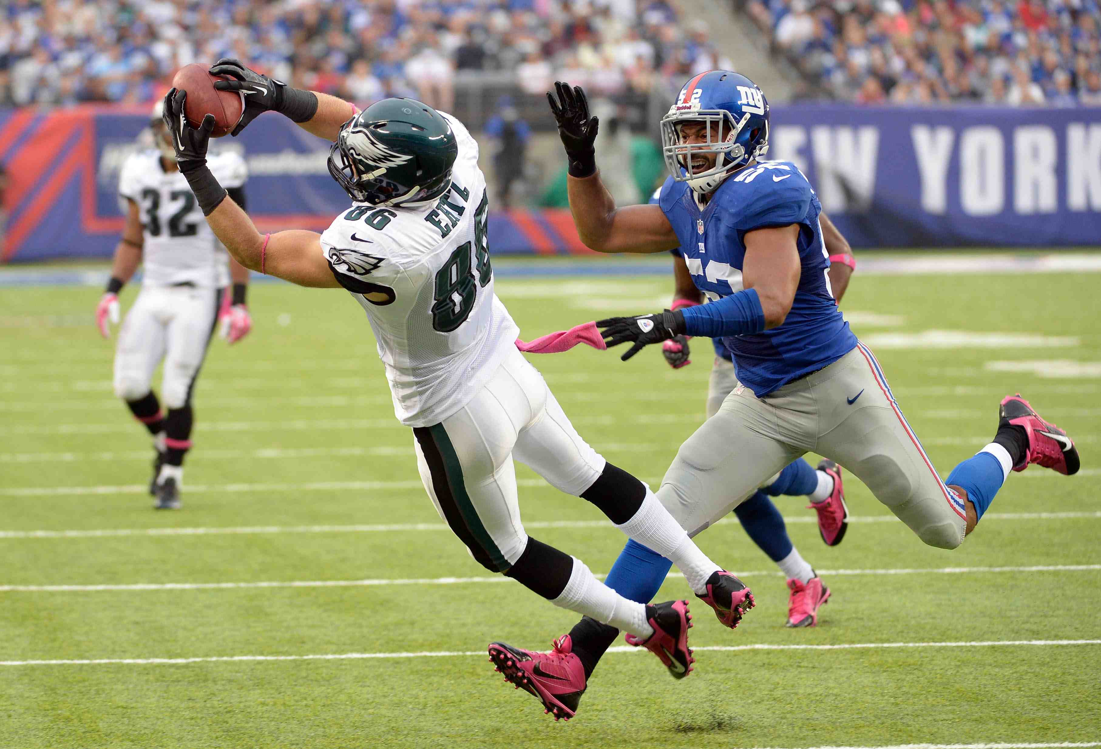 Carson Wentz Needs To Use His Tight Ends More Often