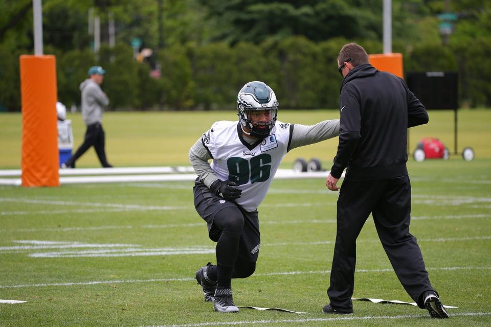 The Eagles Derek Barnett Is An Old-Fashioned Rookie